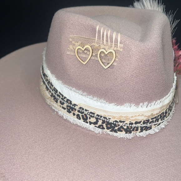 Hand Decorated Women’s Western Wide Brimmed Lavender Haze Hat - Picture 4 of 8